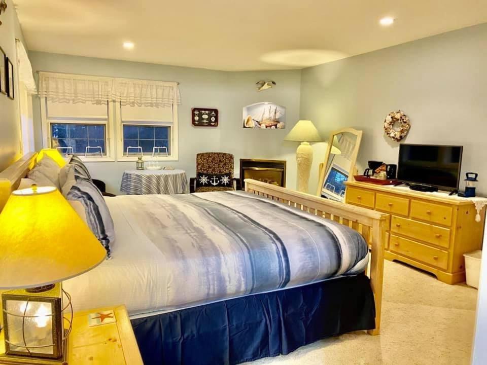 Seafarers Bed & Breakfast Тофино Экстерьер фото