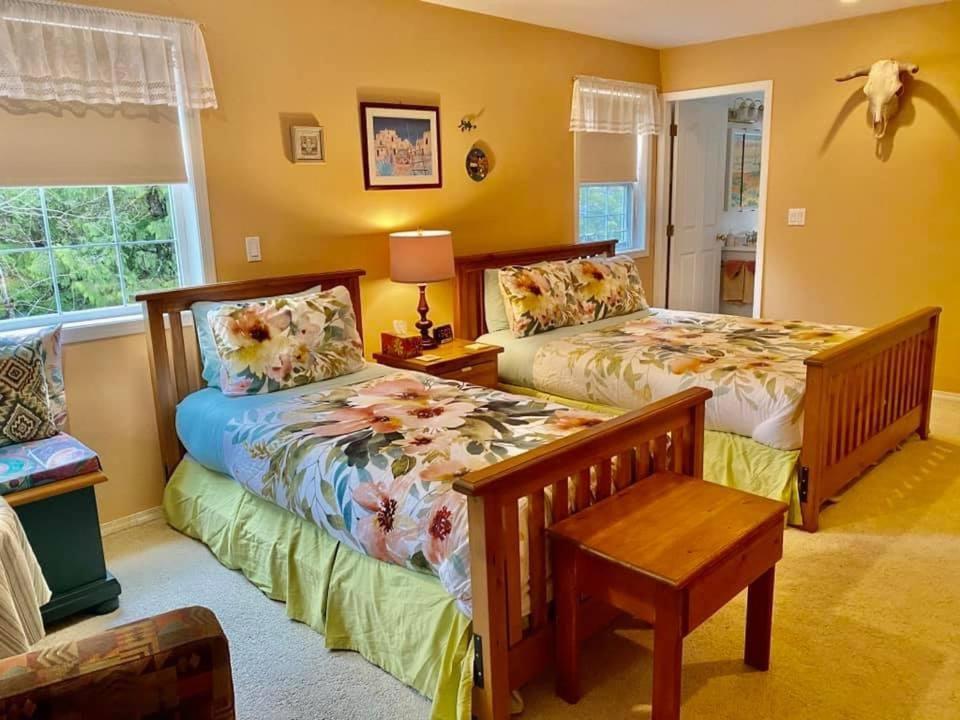 Seafarers Bed & Breakfast Тофино Экстерьер фото