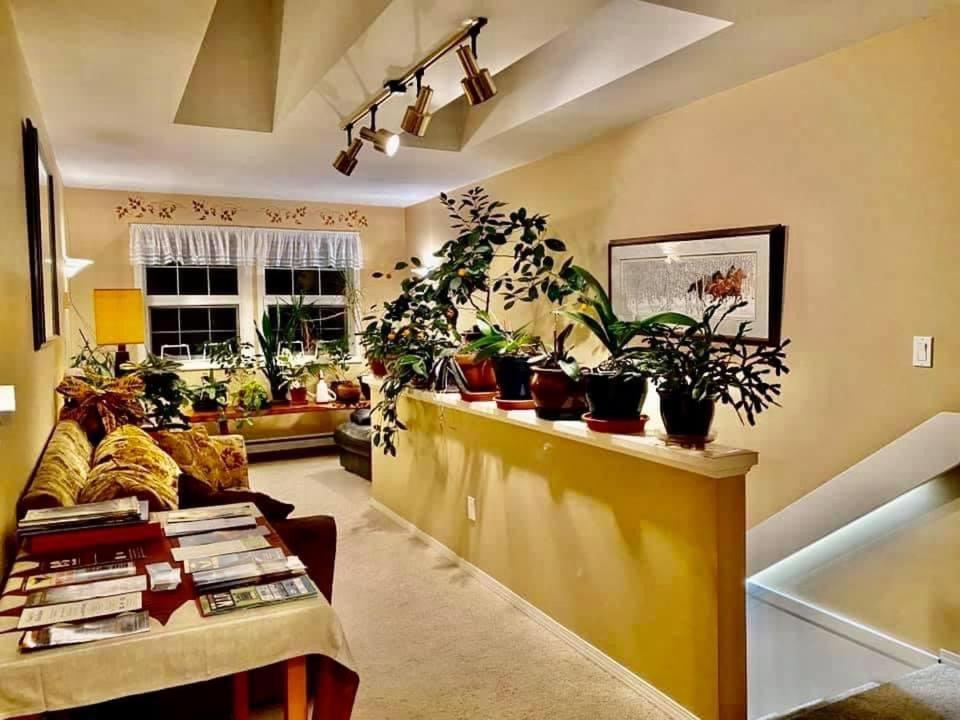 Seafarers Bed & Breakfast Тофино Экстерьер фото