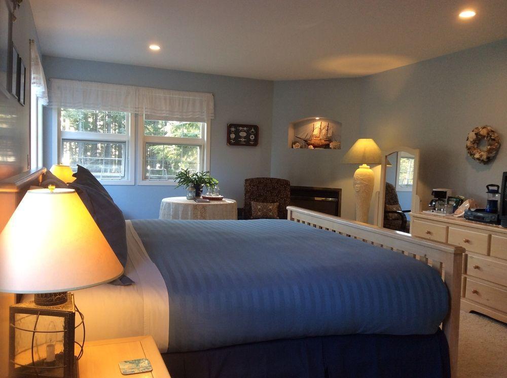 Seafarers Bed & Breakfast Тофино Экстерьер фото