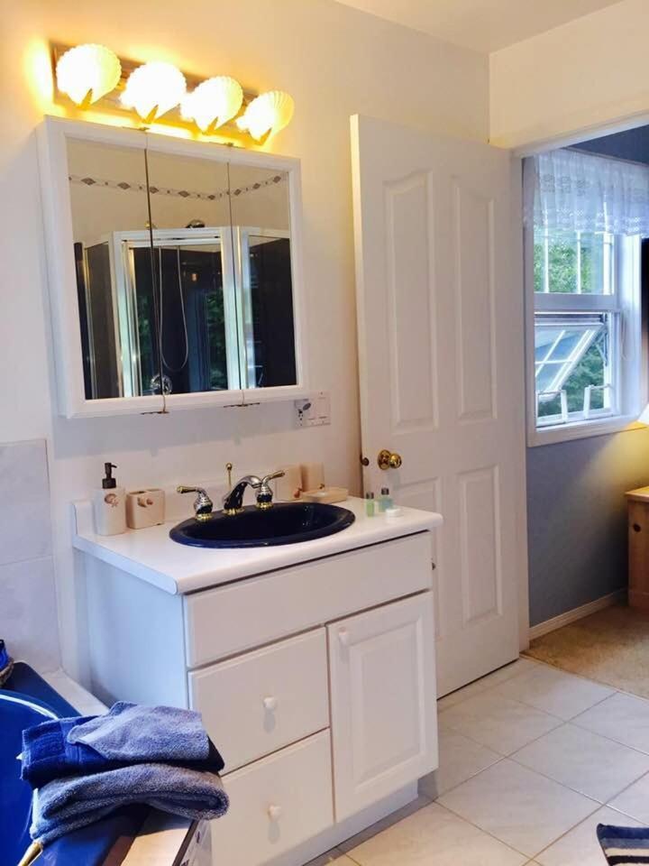 Seafarers Bed & Breakfast Тофино Экстерьер фото