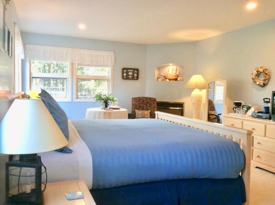 Seafarers Bed & Breakfast Тофино Экстерьер фото